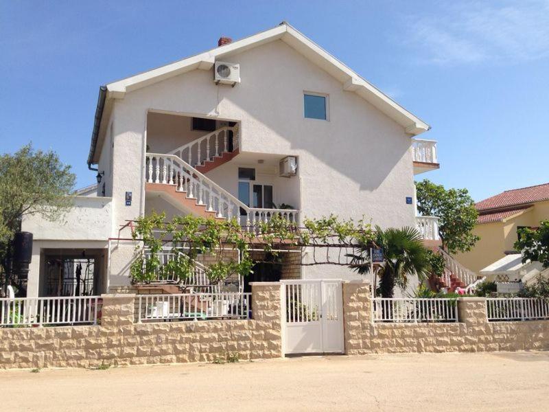 Apartmani Slavica Biograd Na Moru Buitenkant foto